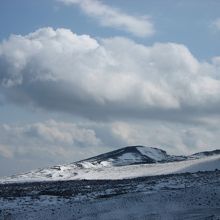 たまに、山頂だけ雪が積もります。