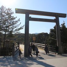 宇治橋の手前の鳥居