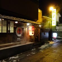 店の前には足湯もある