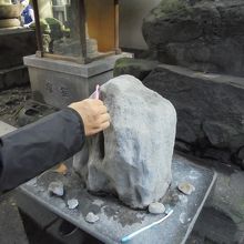 欠き石を削って