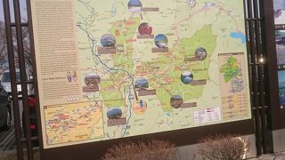 お土産屋と温泉