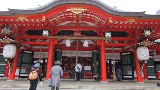 神戸三宮にある大きな神社