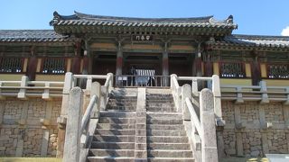 安養門へ続く階段