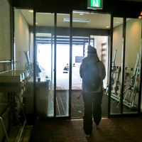 スキーロッカーからゲレンデへは専用出入り口を利用します。