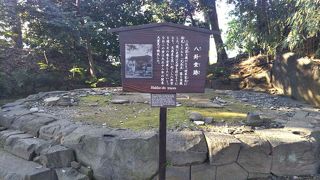 石組みと標柱だけでは、何のことやらわからない