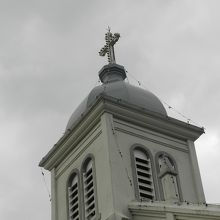 ロマネスク様式の象徴とも云える半球状の塔のアーチ