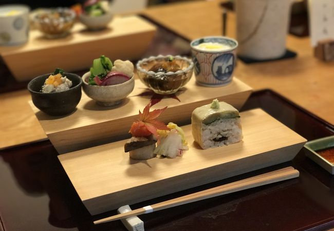 昼の膳(一人5000円)がおすすめ