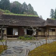 日本庭園と光圀が住んだ藁ぶきの御殿
