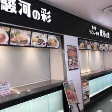ラーメン・うどんコーナーは朝早くはクローズのようです