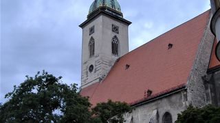 マリア・テレジアもハンガリー王の戴冠式を行った教会です。