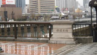 中之島公会堂横から北浜に架かる橋