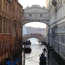 奥に見えるのがパリャ橋