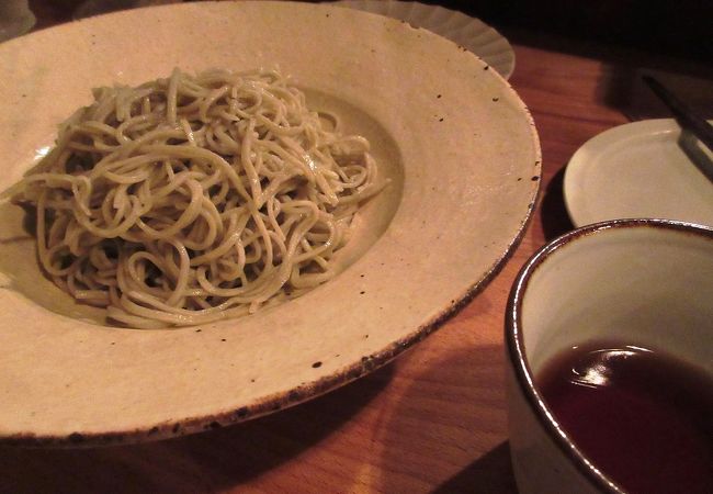 路地にある人気店