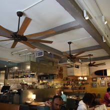 清潔で気持ちのいい店内