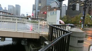 橋の上からの眺めも夜景がきれい