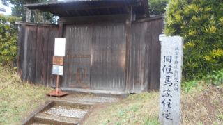 公開されている三軒の真ん中の家