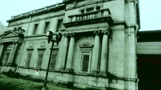 旧館は博物館、緑青がかかり、歴史の重み