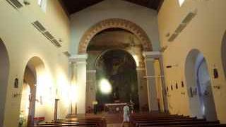 円形劇場の近くにあります