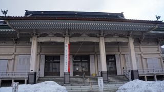 東本願寺函館別院と二十間坂はまるで一体