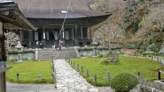 大原問答の舞台、声明が流れる