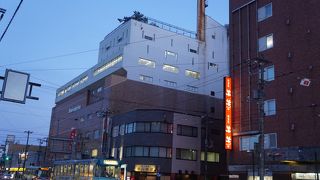 人気のハセガワストアやラッキーピエロもここにあります