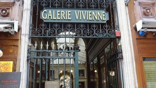 美しいアーケードに思わず言葉を失う