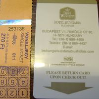 ホテルのカードキーと市内交通のチケット