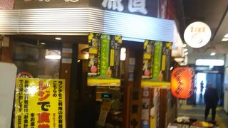 駅から徒歩でも２分くらい、モノレールビル１Ｆです。