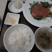 甘すぎない杏仁豆腐が食べれる