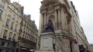 とても立派な像です