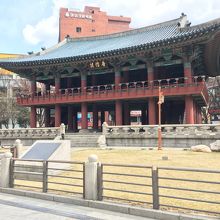 大きな鐘がある