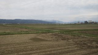 特急いなほが走り抜ける