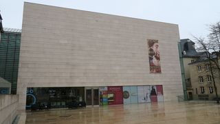 外観よりも中がとても広い博物館