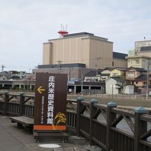 場所はすぐにわかります