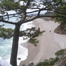 竜王宮から桂浜を写しました。