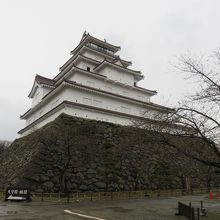 雨の中の鶴ヶ城