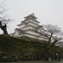 雨の中の鶴ヶ城