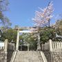 深川神社の境内の中にあります。