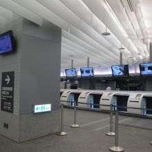 中華航空とエバーは市内でチェックイン可能だそうです。