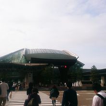 近江町市場方面から歩いて向かうとこのように見える