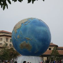入口部分の地球儀