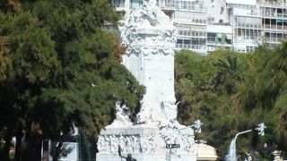 遠くからも目立ちます