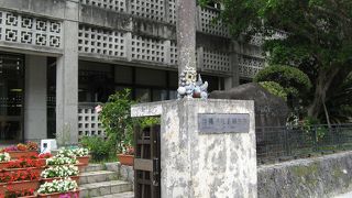 周辺の風景に溶け込んでいます