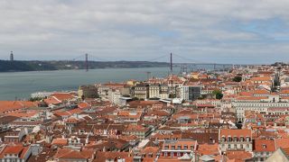 リスボン市街を望む巨大なキリスト像