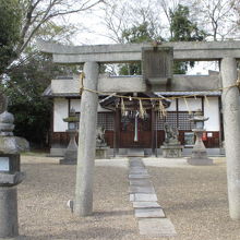 小さい神社です