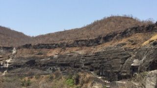 見事な石窟寺院