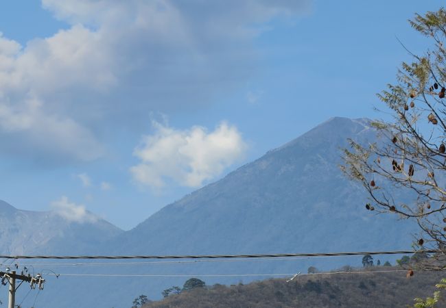 2つの火山が重なって見えます