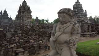 ロロ・ジョングラン寺院から少し離れている