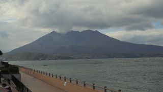 眼前に桜島と錦江湾（道の駅たるみず）