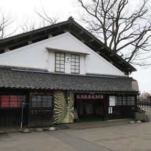 川の近くから写す